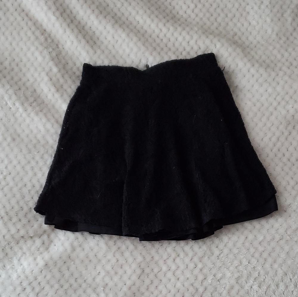 Black lace skater skirt - Picture 1 of 3